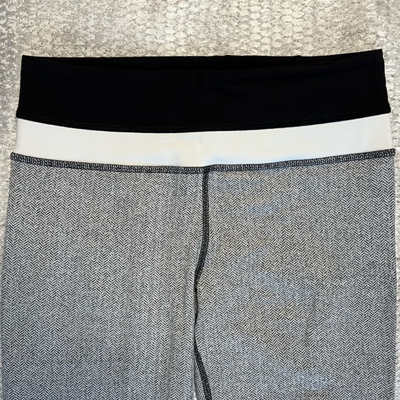 LuluLemon Light Herringbone Pattern Mini Flared Pant 32" - Picture 3 of 6